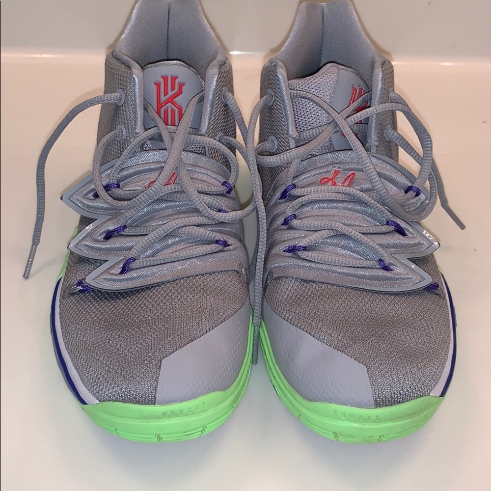 Kyrie basketball shoes